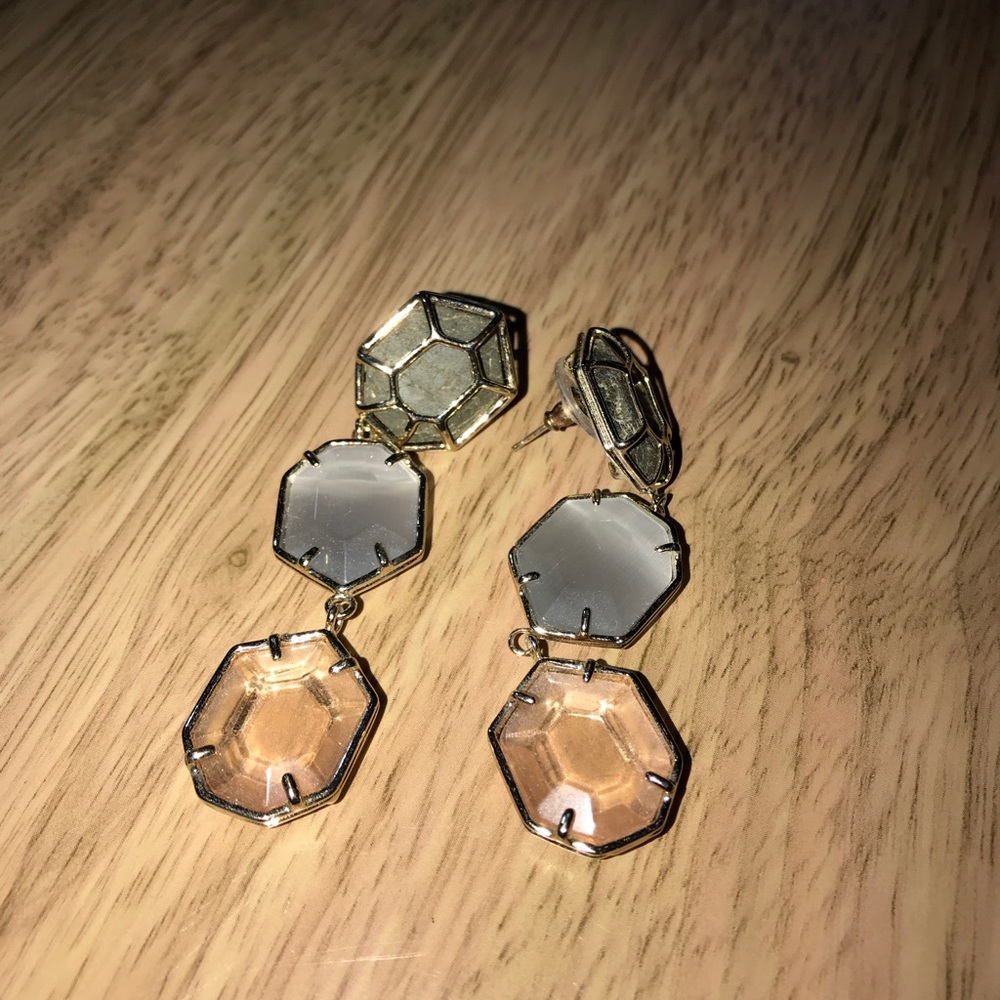 Like New Kendra Scott Earrings